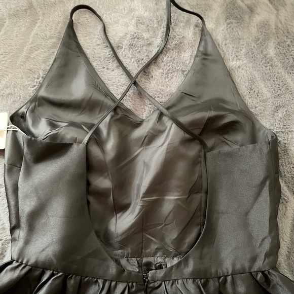 Beautiful dress - Picture 7 of 10